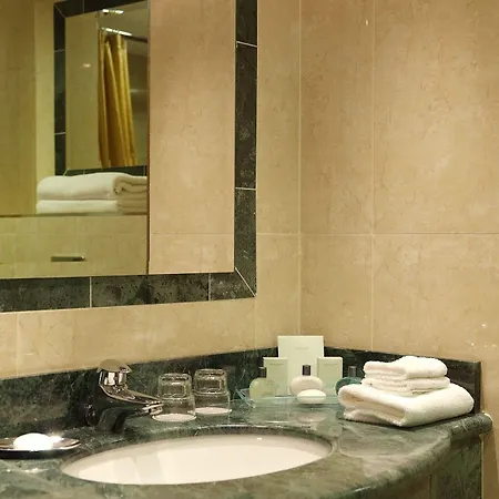 Avenue Hotel