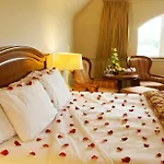 Avenue Hotel