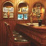 Avenue Hotel